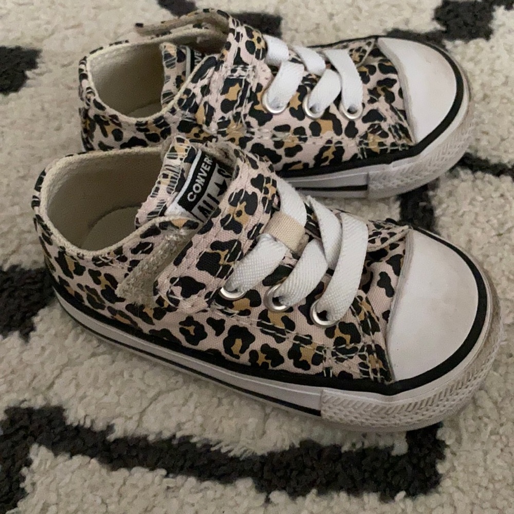 Size 4 baby leopard converse